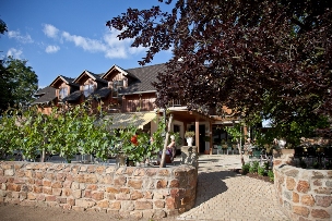 Gutsausschank Eingang Weingut zum jungen Oetinger