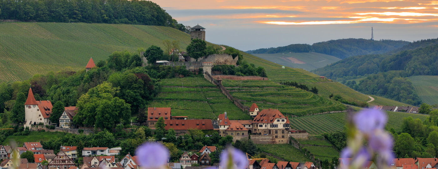 Schlossgut Hohenbeilsetein, Sonnenaufgang über Beilstein Sonnenaufgang Beilstein