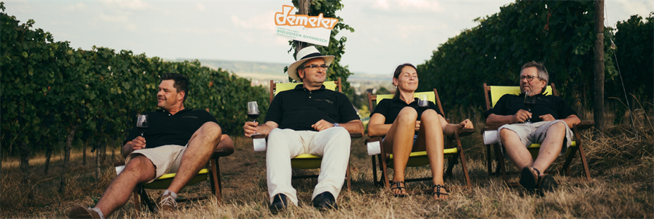 Weingut im Zwölberich Demeter Bild von Menschen Weingut im Zwölberich, Demeter